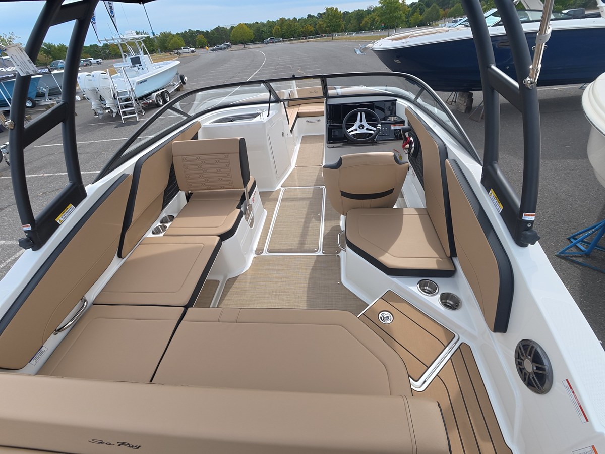 2027 Sea Ray SPX 210 Outboard 6