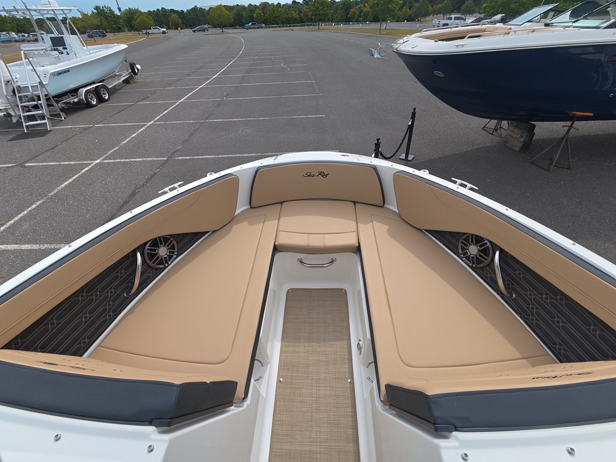 2027 Sea Ray SPX 210 Outboard 13