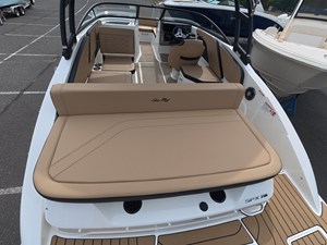 Sea Ray SPX 210 Outboard 4 2027 Sea Ray SPX 210 Outboard 5