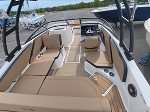Sea Ray SPX 210 Outboard 5 2027 Sea Ray SPX 210 Outboard 6