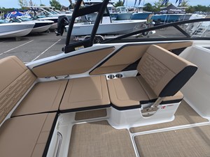 Sea Ray SPX 210 Outboard 8 2027 Sea Ray SPX 210 Outboard 9