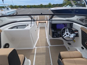 Sea Ray SPX 210 Outboard 10 2027 Sea Ray SPX 210 Outboard 11