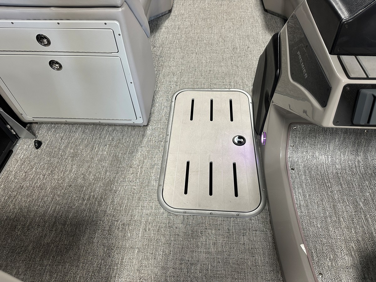 2024 Premier 230 SUNSATION TRITOON 50