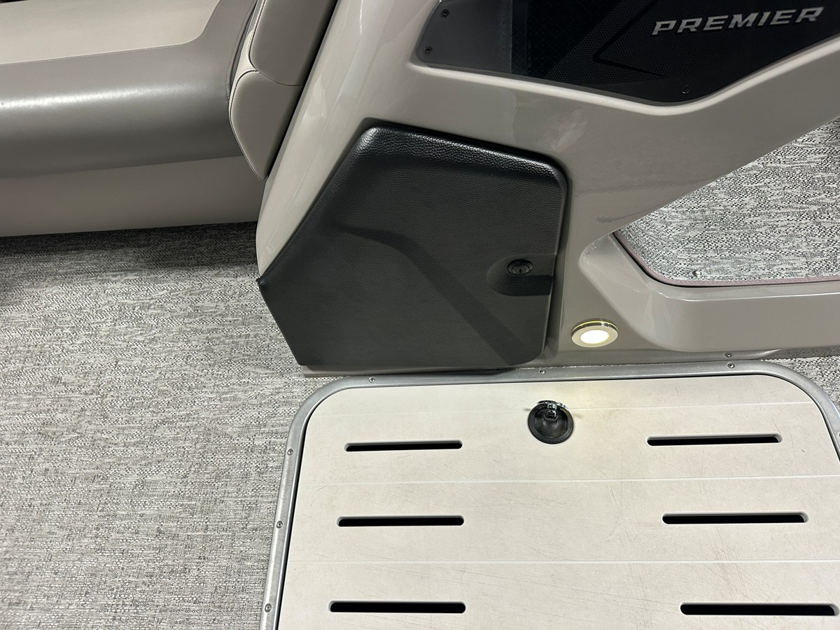 2024 Premier 230 SUNSATION TRITOON 52