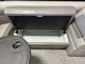 Premier 230 SUNSATION TRITOON 31 2024 Premier 230 SUNSATION TRITOON 32