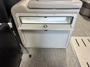 Premier 230 SUNSATION TRITOON 36 2024 Premier 230 SUNSATION TRITOON 37