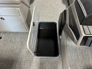 Premier 230 SUNSATION TRITOON 50 2024 Premier 230 SUNSATION TRITOON 51
