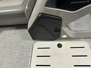 Premier 230 SUNSATION TRITOON 51 2024 Premier 230 SUNSATION TRITOON 52