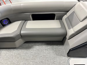 Premier 230 SUNSATION TRITOON 61 2024 Premier 230 SUNSATION TRITOON 62