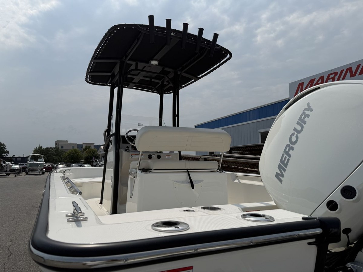 2027 Boston Whaler 210 Montauk 6