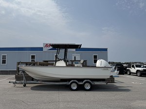 Boston Whaler 210 Montauk 0 2027 Boston Whaler 210 Montauk 1