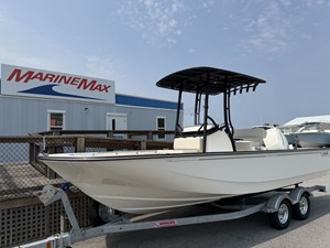 Boston Whaler 210 Montauk 1 2027 Boston Whaler 210 Montauk 2