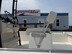 Boston Whaler 210 Montauk 6 2027 Boston Whaler 210 Montauk 7