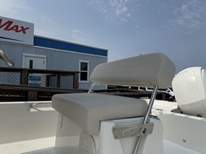 Boston Whaler 210 Montauk 7 2027 Boston Whaler 210 Montauk 8