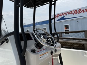 Boston Whaler 210 Montauk 8 2027 Boston Whaler 210 Montauk 9