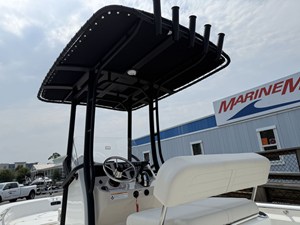Boston Whaler 210 Montauk 9 2027 Boston Whaler 210 Montauk 10
