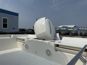 Boston Whaler 210 Montauk 10 2027 Boston Whaler 210 Montauk 11