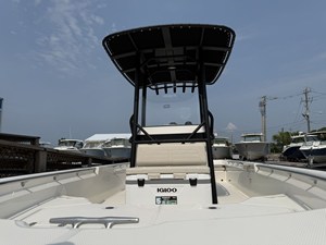 Boston Whaler 210 Montauk 12 2027 Boston Whaler 210 Montauk 13