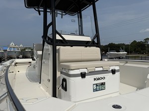 Boston Whaler 210 Montauk 14 2027 Boston Whaler 210 Montauk 15