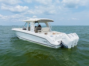 Boston Whaler 350 Realm 3 2023 Boston Whaler 350 Realm 4