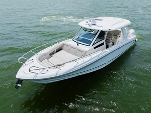 Boston Whaler 350 Realm 7 2023 Boston Whaler 350 Realm 8
