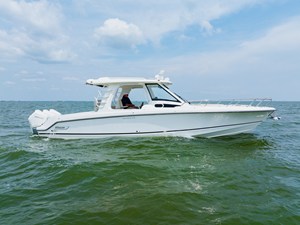 Boston Whaler 350 Realm 8 2023 Boston Whaler 350 Realm 9