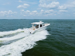 Boston Whaler 350 Realm 14 2023 Boston Whaler 350 Realm 15
