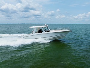 Boston Whaler 350 Realm 16 2023 Boston Whaler 350 Realm 17