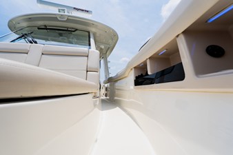 Boston Whaler 350 Realm 43 2023 Boston Whaler 350 Realm 44