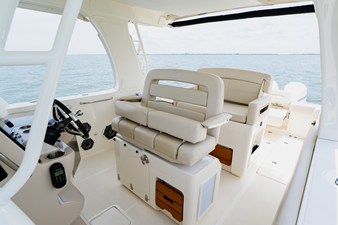 Boston Whaler 350 Realm 45 2023 Boston Whaler 350 Realm 46