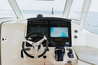 Boston Whaler 350 Realm 53 2023 Boston Whaler 350 Realm 54