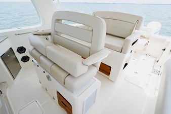 Boston Whaler 350 Realm 62 2023 Boston Whaler 350 Realm 63