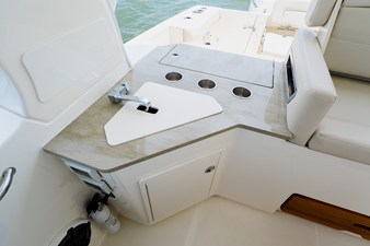 Boston Whaler 350 Realm 67 2023 Boston Whaler 350 Realm 68