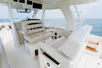 Boston Whaler 350 Realm 69 2023 Boston Whaler 350 Realm 70