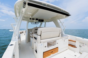 Boston Whaler 350 Realm 70 2023 Boston Whaler 350 Realm 71