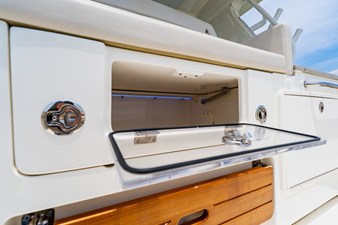Boston Whaler 350 Realm 74 2023 Boston Whaler 350 Realm 75