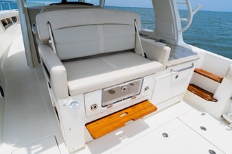 Boston Whaler 350 Realm 75 2023 Boston Whaler 350 Realm 76
