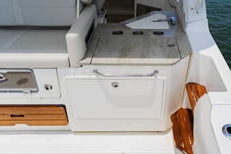 Boston Whaler 350 Realm 79 2023 Boston Whaler 350 Realm 80