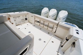 Boston Whaler 350 Realm 83 2023 Boston Whaler 350 Realm 84