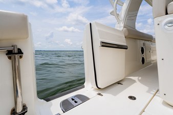 Boston Whaler 350 Realm 90 2023 Boston Whaler 350 Realm 91