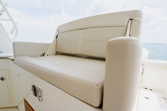 Boston Whaler 350 Realm 101 2023 Boston Whaler 350 Realm 102