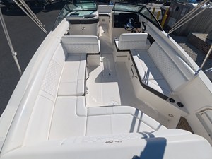 Sea Ray 270 SDX 10 2020 Sea Ray 270 SDX 11