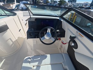 Sea Ray 270 SDX 13 2020 Sea Ray 270 SDX 14