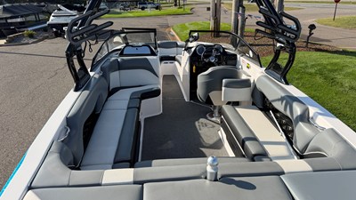 2017 Moomba MOJO 15