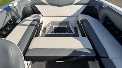 2017 Moomba MOJO 22