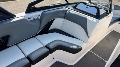 2017 Moomba MOJO 27