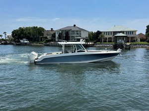 Boston Whaler 380 OUTRAGE 0 2024 Boston Whaler 380 OUTRAGE 1