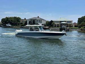 Boston Whaler 380 OUTRAGE 4 2024 Boston Whaler 380 OUTRAGE 5