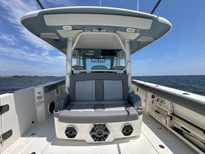 Boston Whaler 380 OUTRAGE 26 2024 Boston Whaler 380 OUTRAGE 27