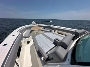Boston Whaler 380 OUTRAGE 42 2024 Boston Whaler 380 OUTRAGE 43